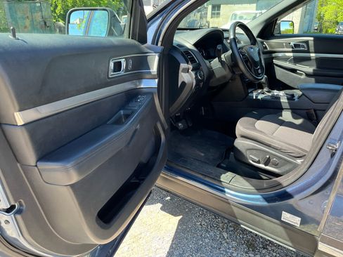 Used 2018 Ford Explorer XLT w/ Equipment Group 201A AWD/4WD image 9