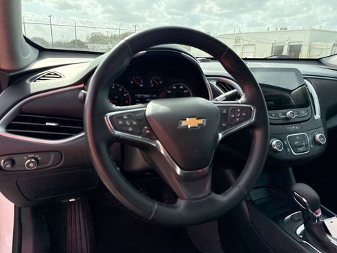 Used 2025 Chevrolet Malibu RS image 11