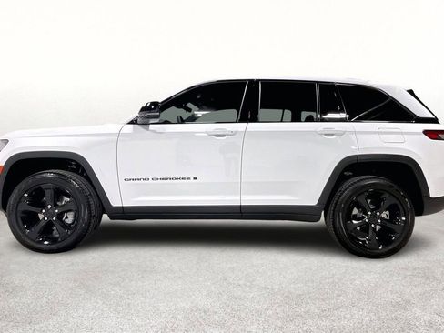 New 2025 Jeep Grand Cherokee Limited w/ Black Appearance Package image 15