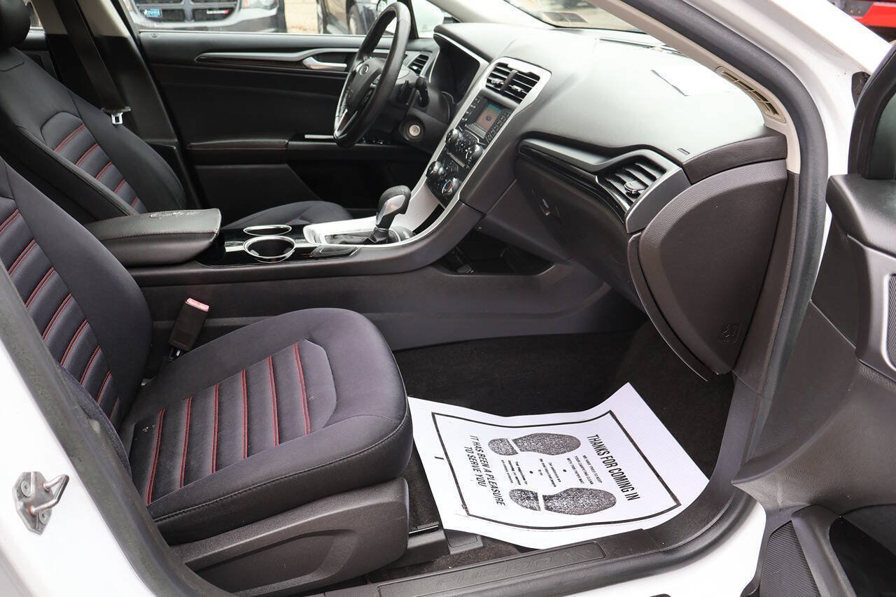 Used 2013 Ford Fusion SE FWD image 19