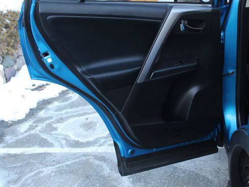 Used 2017 Toyota RAV4 XLE w/ Carpet Mat Package image 14