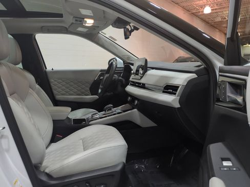 Used 2023 Mitsubishi Outlander SEL AWD/4WD image 11