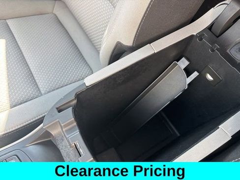 Used 2023 GMC Terrain SLE w/ Driver Convenience Package image 27