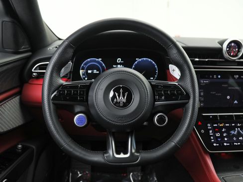 Certified 2025 Maserati Grecale Modena AWD/4WD image 17