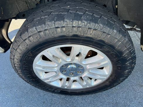 Used 2014 Ford F150 Platinum image 10