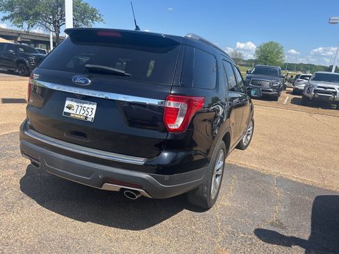Used 2018 Ford Explorer XLT w/ Equipment Group 202A FWD image 12