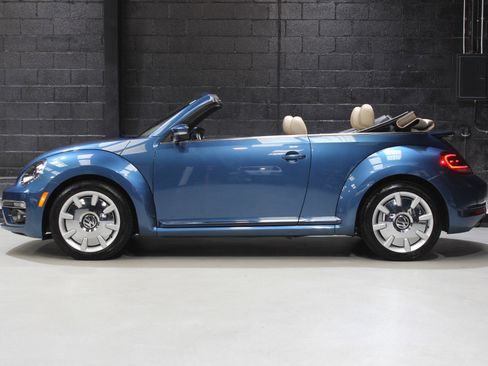 Used 2018 Volkswagen Beetle 2.0T SE w/ SE Premium Package image 3