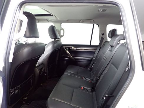 Used 2018 Lexus GX 460 w/ Preferred Accessory Package AWD/4WD image 36