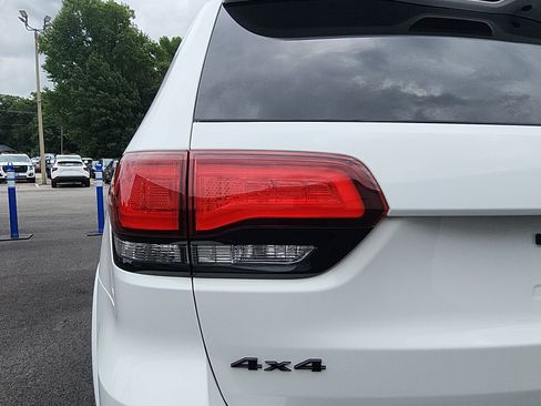 Used 2022 Jeep Grand Cherokee Laredo X AWD/4WD image 13