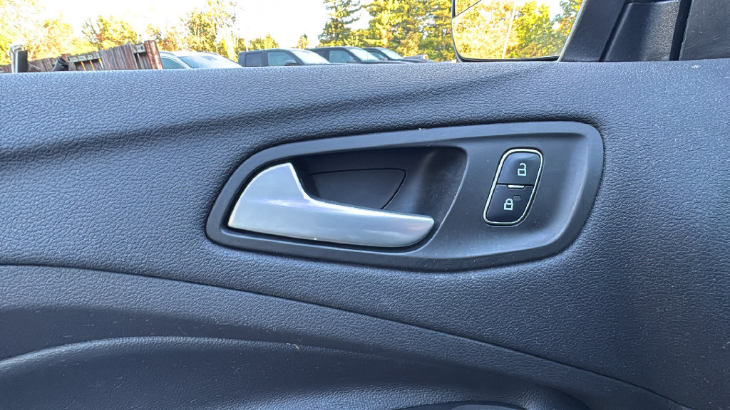 Used 2019 Ford Escape SEL AWD/4WD image 17