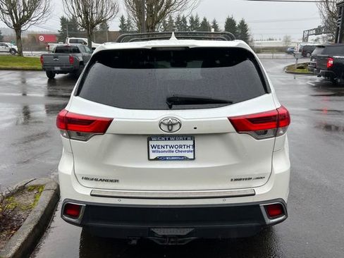 Used 2017 Toyota Highlander Limited Platinum image 6