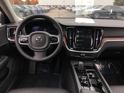 Used 2025 Volvo V60 B5 Cross Country Plus image 15