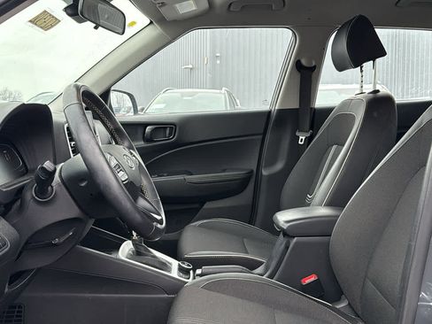 Used 2023 Hyundai Venue Limited w/ Cargo Package image 12