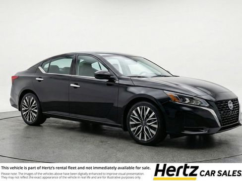 Used 2025 Nissan Altima 2.5 SV image 1