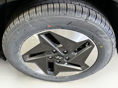Used 2024 Hyundai Kona SEL FWD image 11
