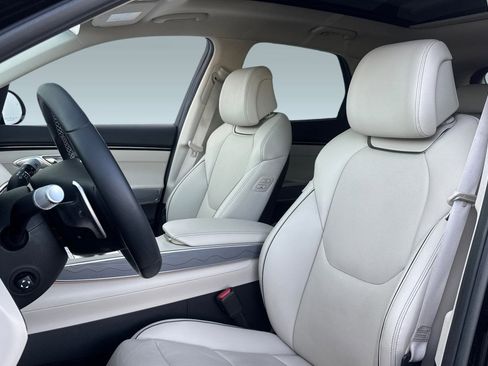 Used 2023 Genesis GV70 2.5T w/ Advanced Package image 22