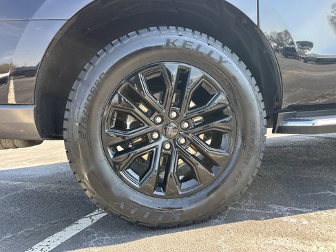 Used 2022 Ford Expedition Max XLT image 18