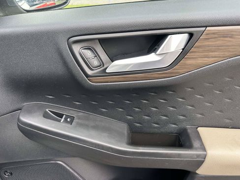 Used 2020 Ford Escape Titanium AWD/4WD image 27