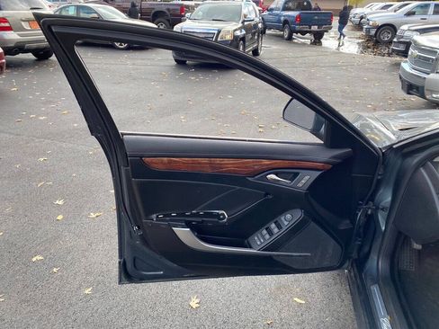 Used 2008 Cadillac CTS 3.6 w/ Luxury Level Two Package RWD image 10