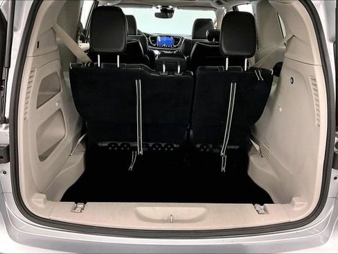 Used 2024 Chrysler Pacifica Limited image 38