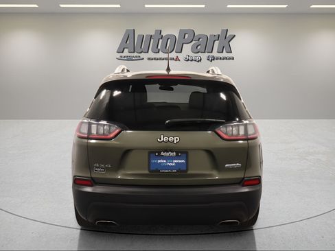 Used 2019 Jeep Cherokee Latitude Plus w/ Cold Weather Group AWD/4WD image 5