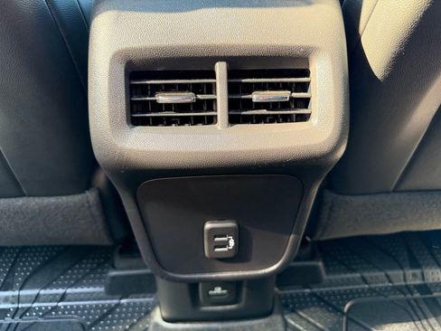 Used 2023 Chevrolet Equinox RS FWD image 27