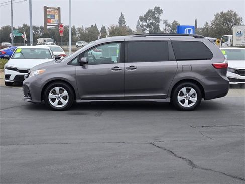 Used 2020 Toyota Sienna LE image 7