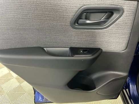 Used 2023 Nissan Rogue S image 16