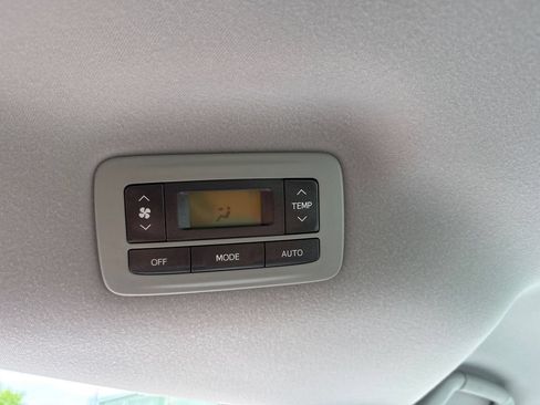 Used 2013 Toyota Sienna LE FWD image 27
