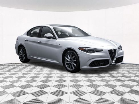 Used 2022 Alfa Romeo Giulia Ti AWD/4WD image 15