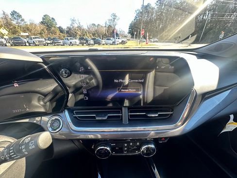 New 2025 Chevrolet Trax ACTIV image 13