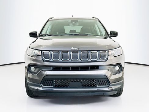 Used 2022 Jeep Compass Latitude image 2