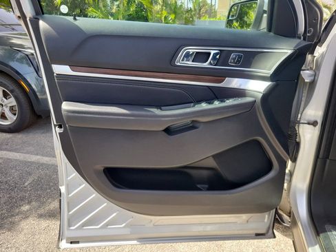 Used 2018 Ford Explorer Limited AWD/4WD image 21