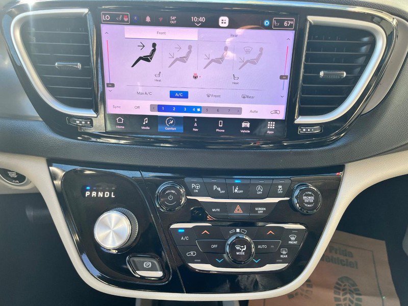Used 2022 Chrysler Pacifica Touring-L w/ Uconnect Theater Family Group FWD image 11