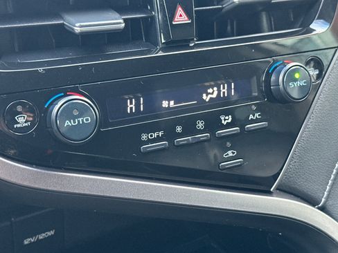 Used 2023 Toyota Camry SE image 19