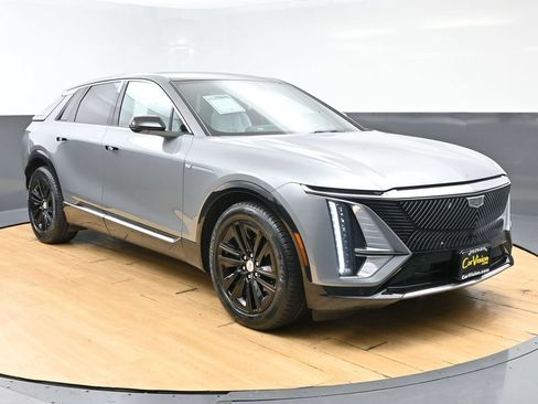 Used 2024 Cadillac Lyriq Luxury AWD/4WD image 3