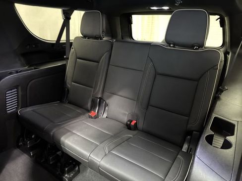 Used 2025 Chevrolet Suburban Premier AWD/4WD image 16