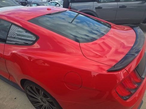 Used 2018 Ford Mustang Premium image 4