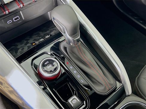 Used 2024 GMC Canyon AT4X image 17