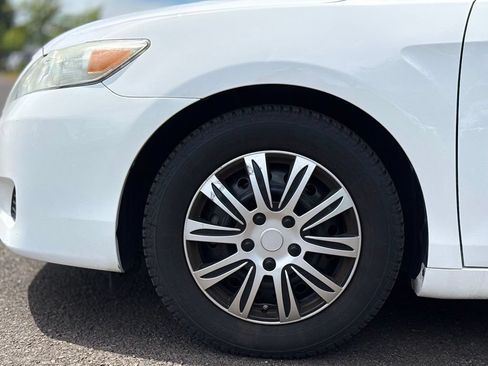 Used 2011 Toyota Camry LE FWD image 9