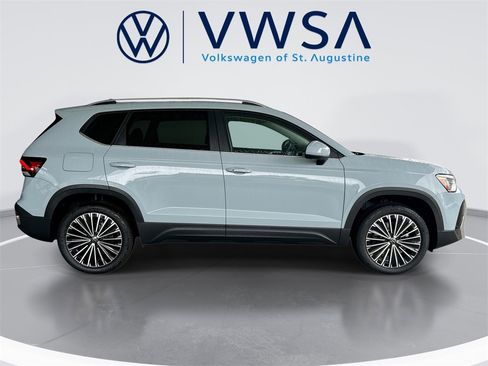 New 2026 Volkswagen Taos SE image 8