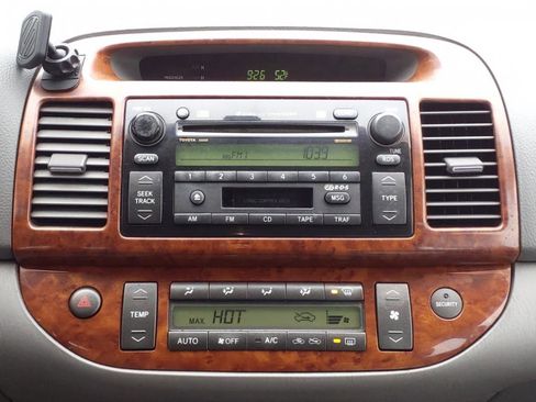 Used 2003 Toyota Camry XLE image 4