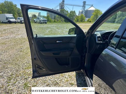 Used 2016 GMC Acadia SLE FWD image 17