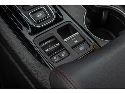 Used 2025 Honda Pilot Black Edition image 27