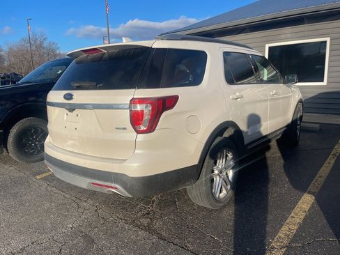 Used 2016 Ford Explorer XLT w/ Equipment Group 202A image 6