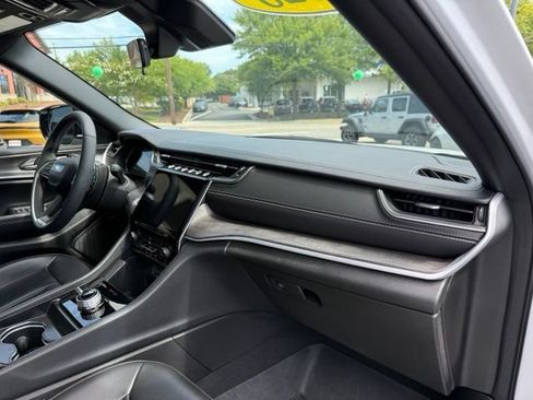 Used 2025 Jeep Grand Cherokee L Limited AWD/4WD image 19