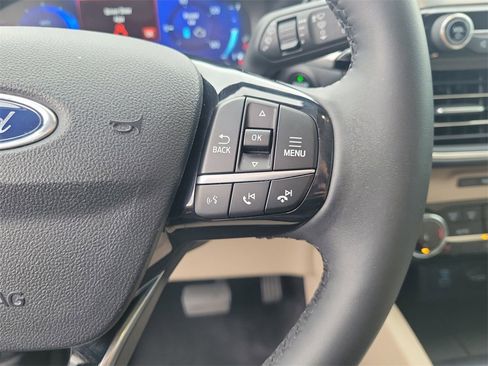 Used 2022 Ford Escape Titanium image 25