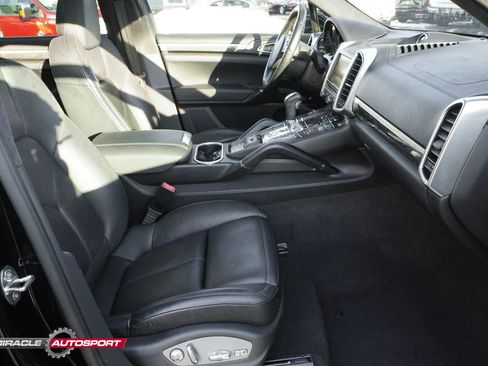 Used 2014 Porsche Cayenne Turbo image 30