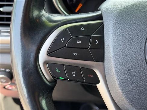 Used 2020 Jeep Grand Cherokee Altitude AWD/4WD image 18
