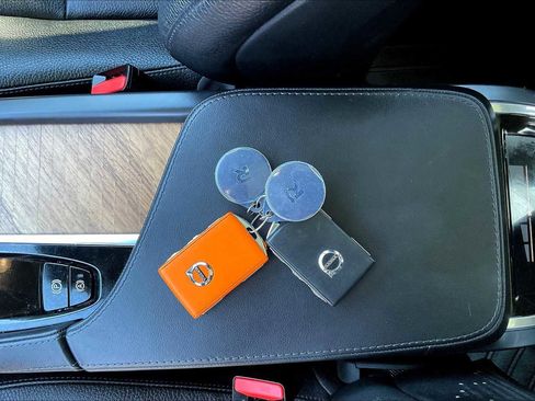 Used 2023 Volvo XC90 T8 Core image 14